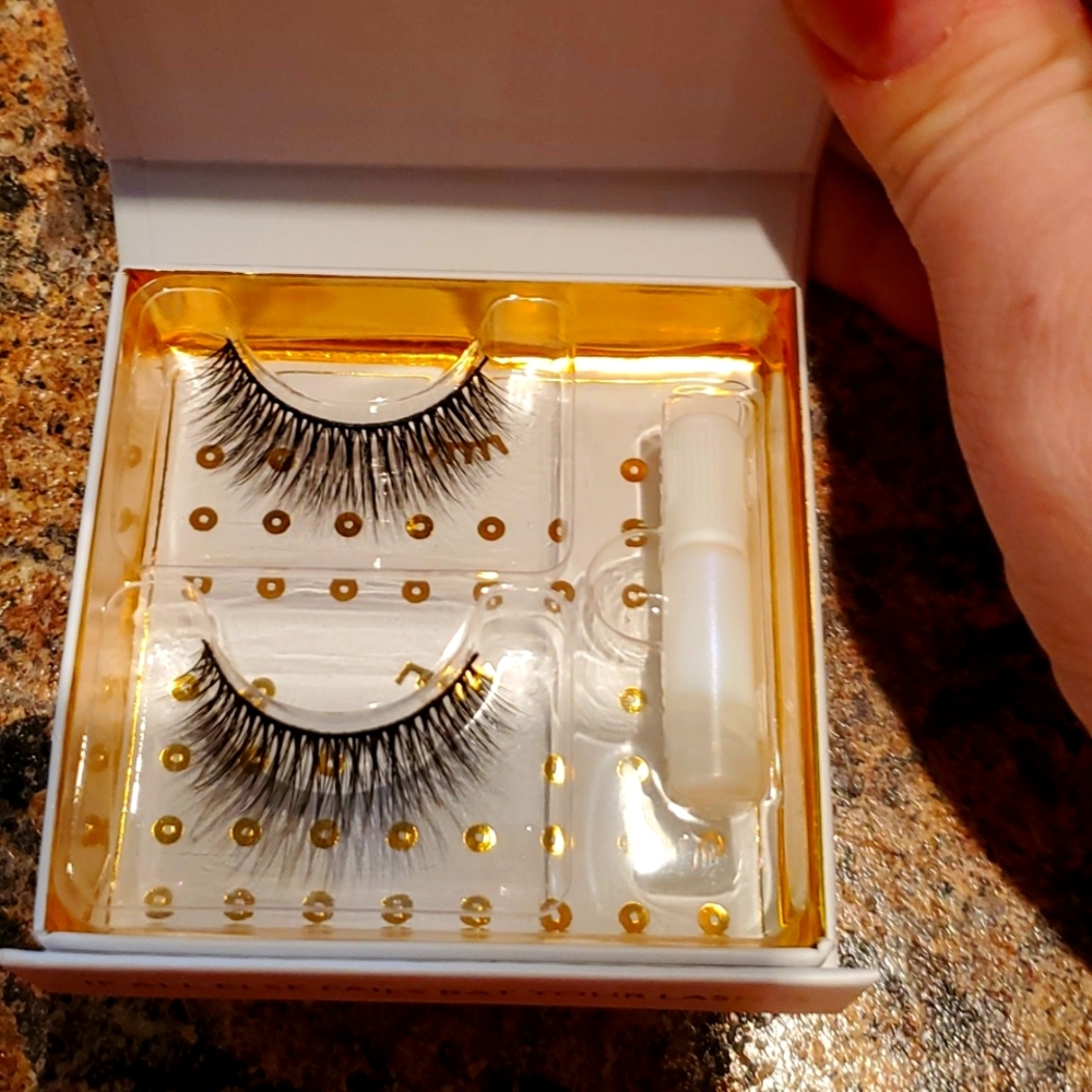 "Monroe" Battington Lashes with Mini Lash Glue
